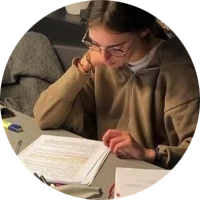 انوار العازمي